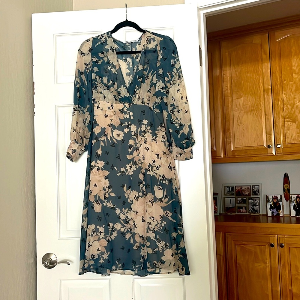 Beautiful flowy casual dress
